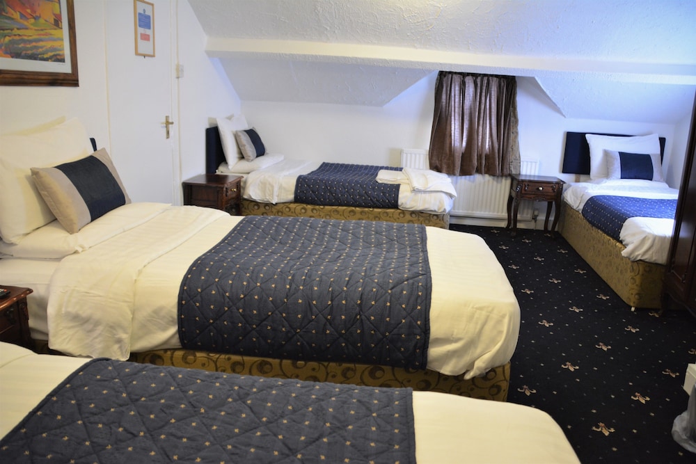 Crown Lodge Guest House — 4-Star Luxury Hotel in Reading, United Kingdom