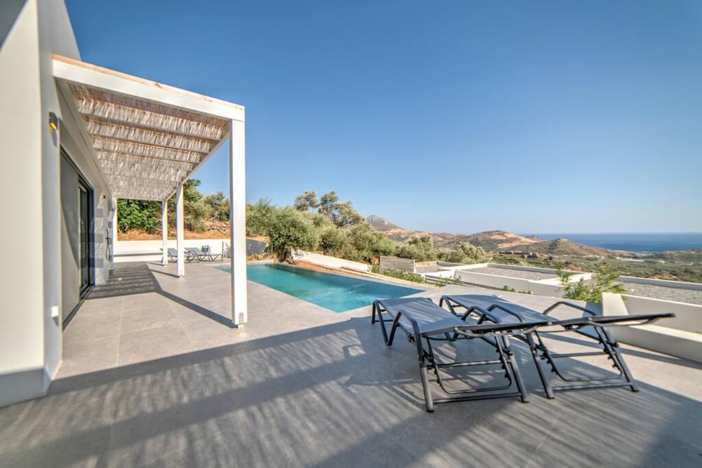 Villa Chelidoni in Mariou — 4-Star Luxury Hotel in Agios Vasileios, Greece
