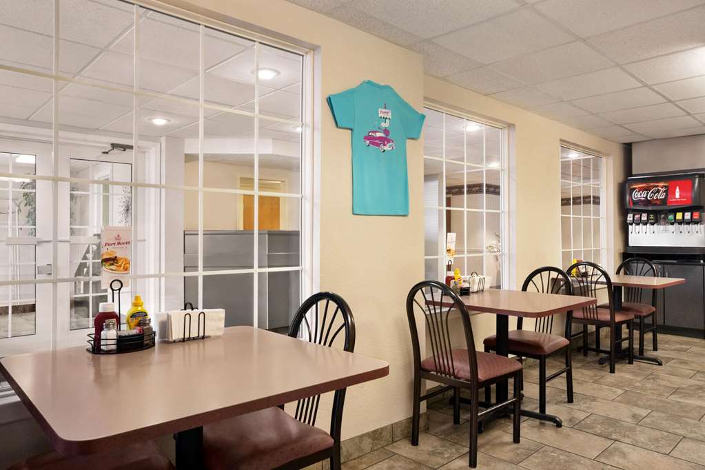 Travelodge by Wyndham Fort Scott - photo 6