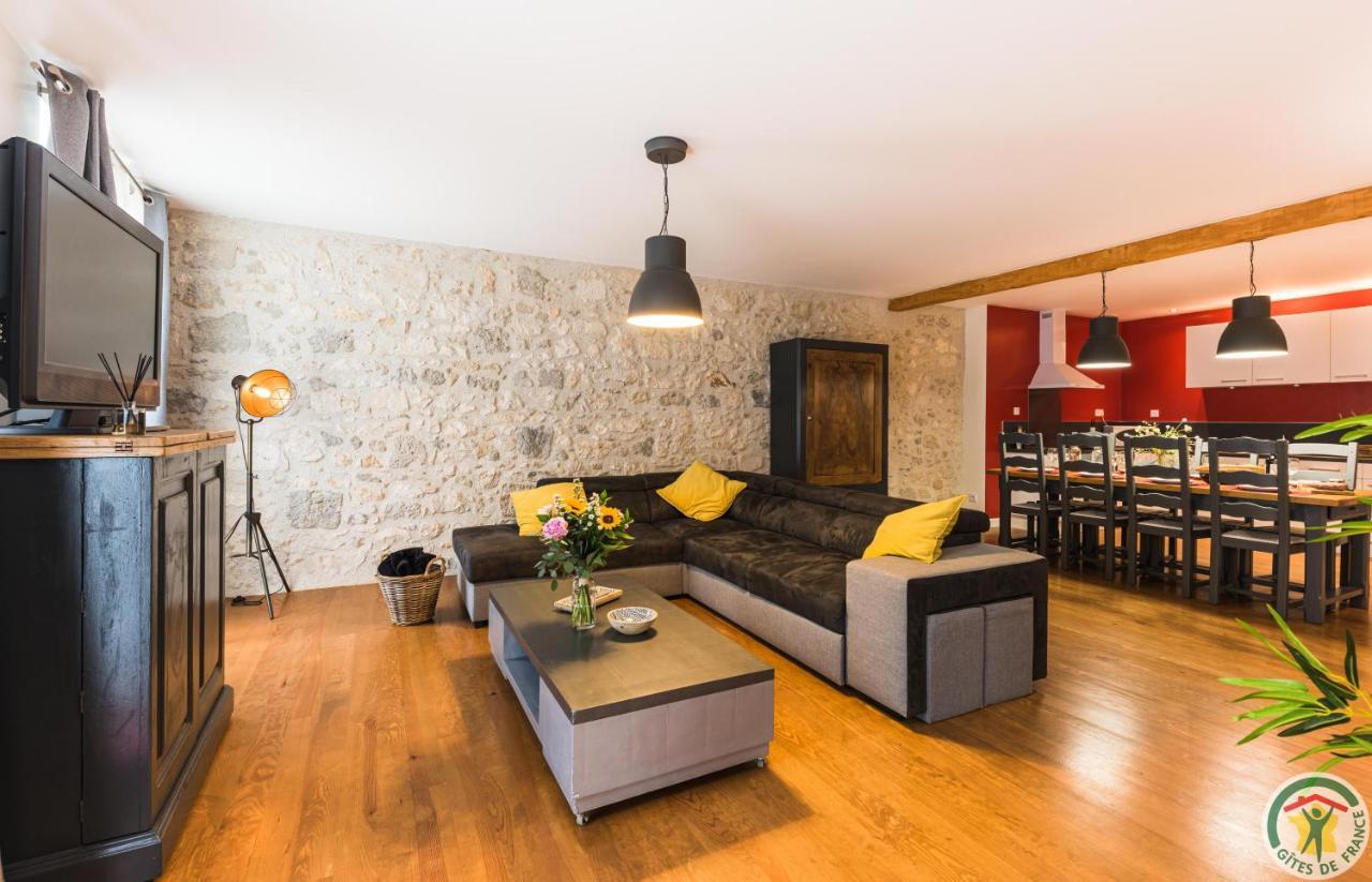 Les Gites du Chateau Le Loft Henri IV Magnifique Appartement Face Au Chateau — 4-Star Luxury Hotel in Nerac, France