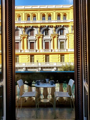 Napoli Central Loft — 4-Star Luxury Hotel in Naples, Italy