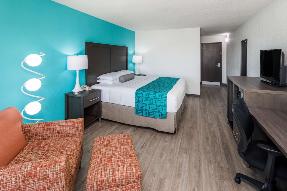 Howard Johnson by Wyndham Beaufort Parris Island - photo 8