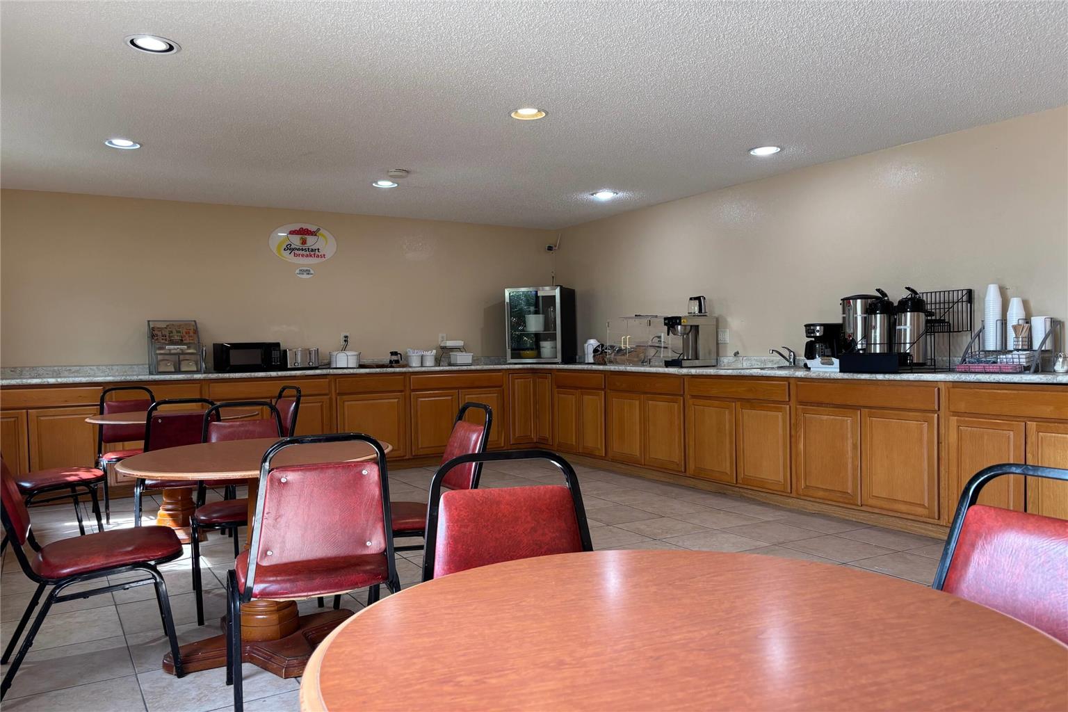 Super 8 by Wyndham Pontiac - photo 24