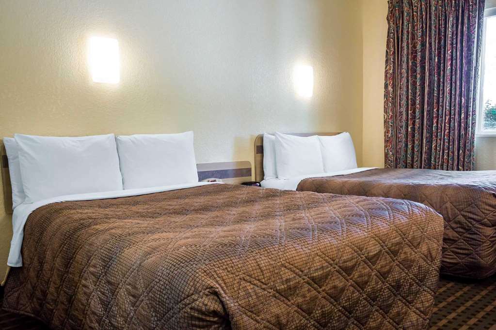 Econo Lodge Meadville PA - photo 13