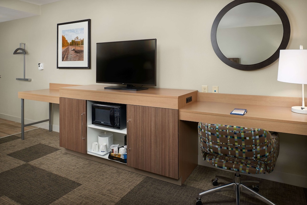 Hampton Inn & Suites Rogers - photo 15