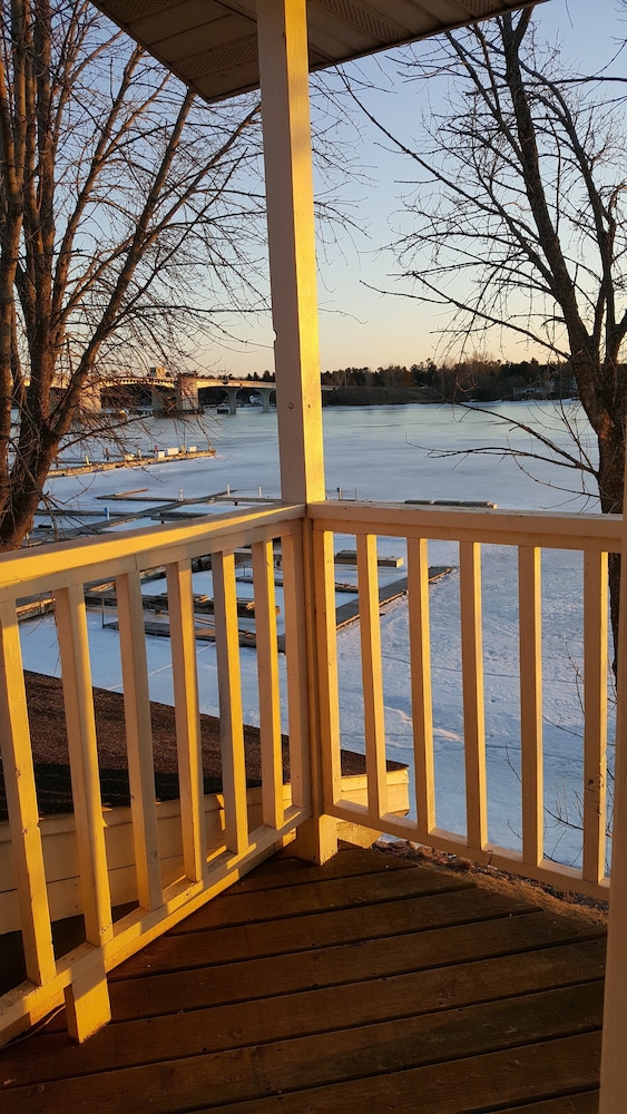 Snug Harbor Inn - photo 120
