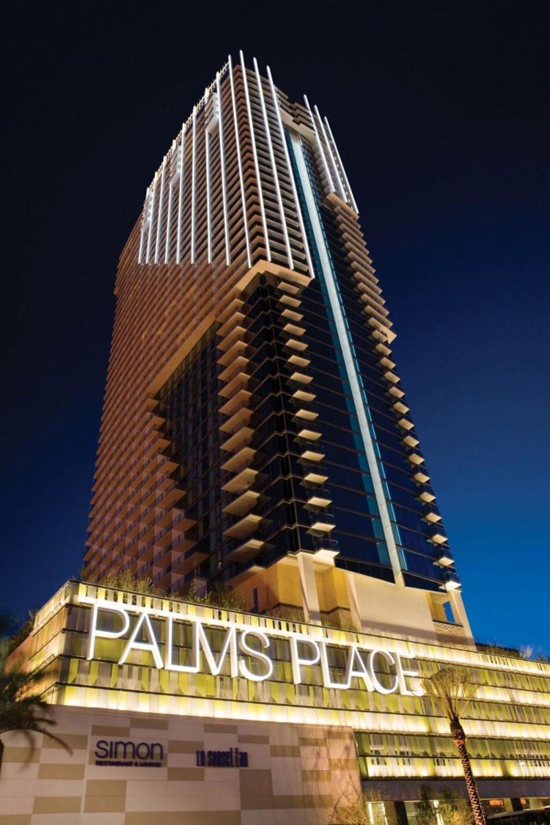 Luxury Hotel Suite With Private Strip View Balcony