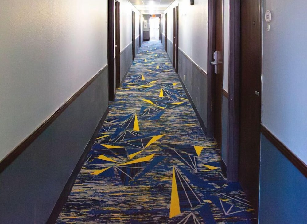 Town House Extended Stay Hotel Downtown - photo 34