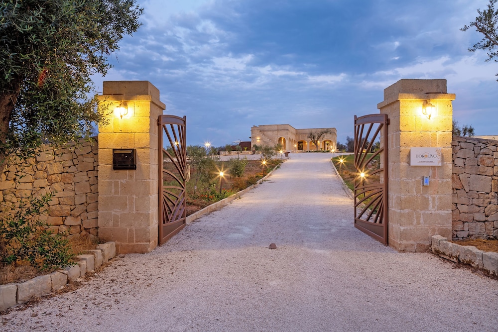 Tenuta Dorolivo Guest House e B&B — 4-Star Luxury Hotel in Giurdignano, Italy