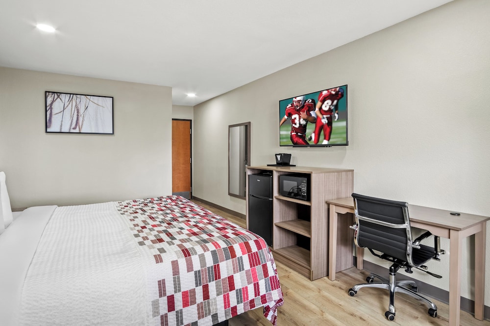 Red Roof Inn & Suites Euless DFW Airport Southwest - photo 12