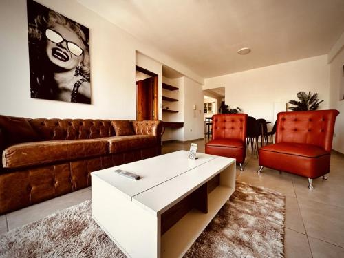 Center Suites 3 ambientes con cochera opcional — 4-Star Luxury Hotel in La Plata, Argentina