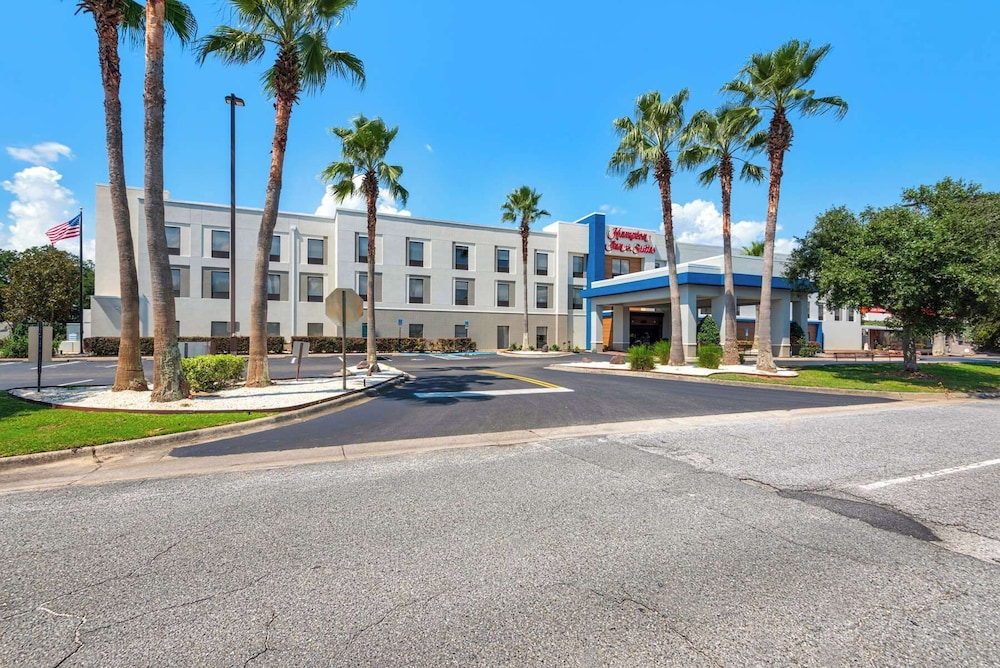 Hampton Inn & Suites Pensacola I 10 N at Univ. Town Plaza - featured photo
