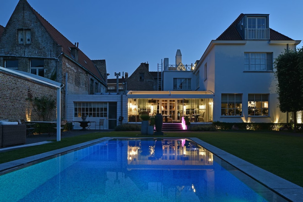 La Luna guesthouse — 4-Star Luxury Hotel in Brugge, Belgium
