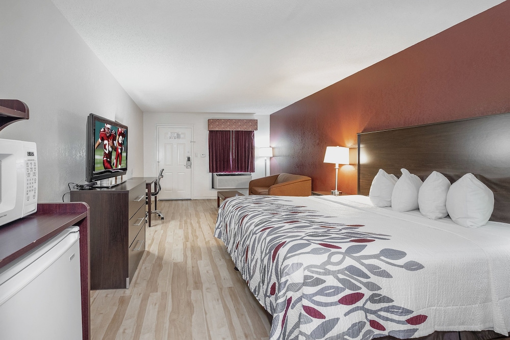 Red Roof Inn & Suites Rome - photo 5