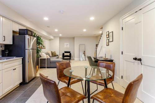 Private Garage Parking and King Bed Walk to Metro — 4-Star Luxury Hotel in Washington, United States