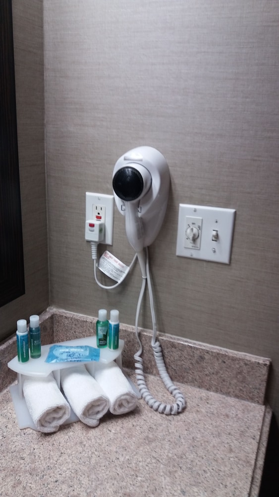 Holiday Inn Express Hotel & Suites Waterford by IHG - photo 60