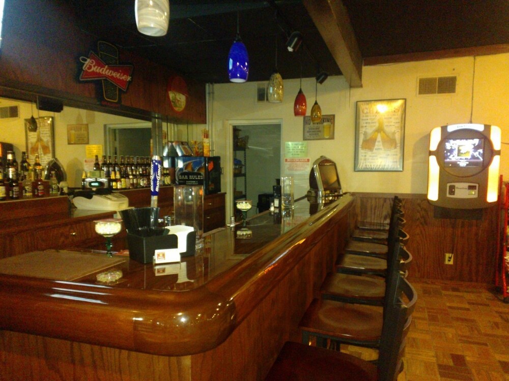Westgate Inn and Suites - photo 18