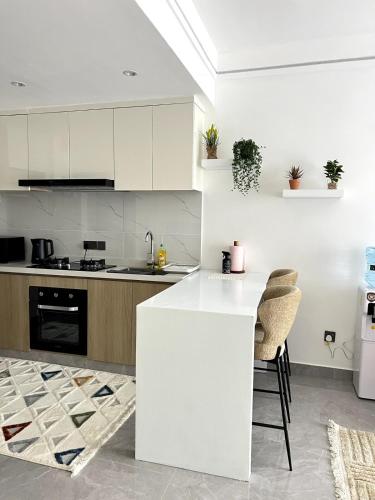 Modern 1 Bedroom Apartment with heated pool
