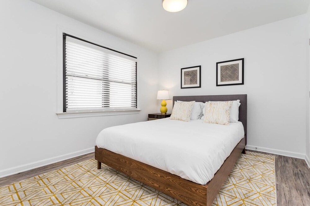 8 Bedrooms Comprised of 4 2BR Suites by Domio - photo 9