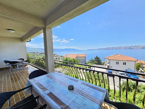LEO APT NV Apartment for 6 7 persons with balcony — 4-Star Luxury Hotel in Novi Vinodolski, Croatia