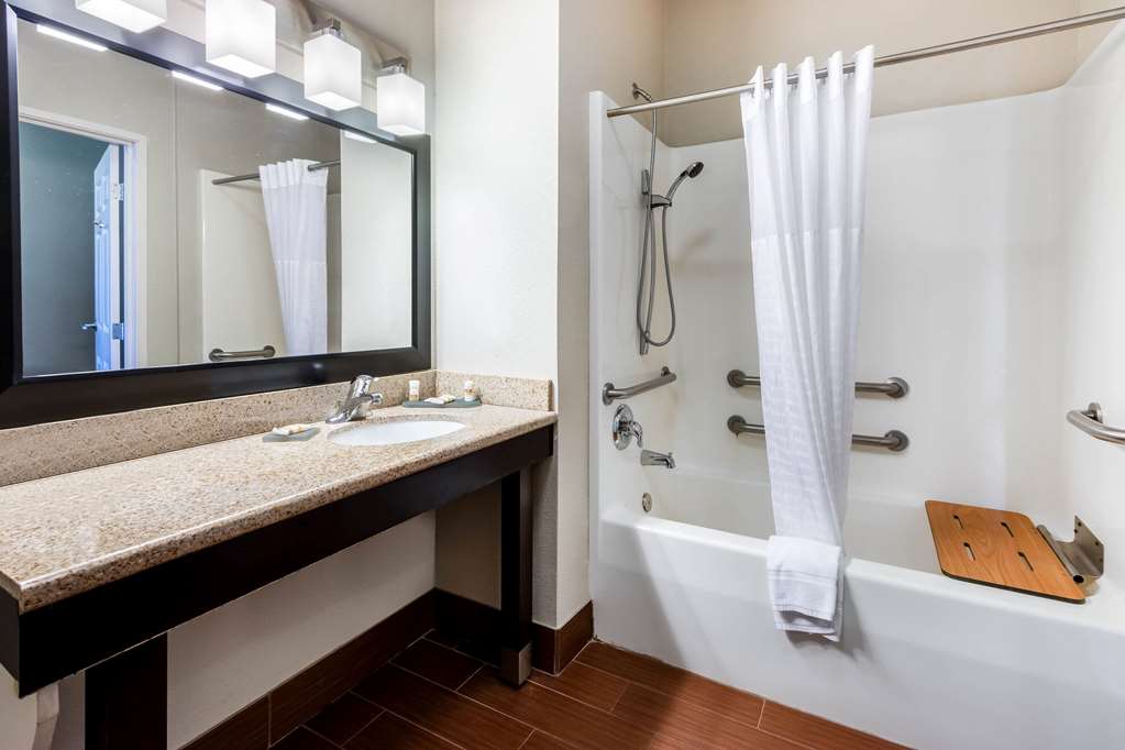 La Quinta Inn & Suites by Wyndham Roswell - photo 15