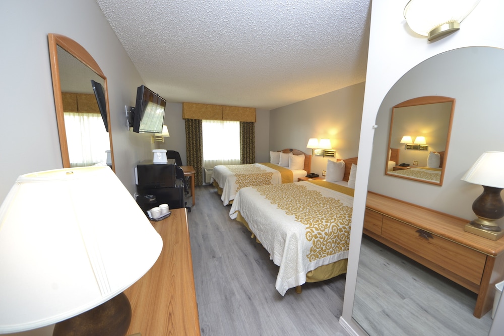 Days Inn & Suites by Wyndham Airport Albuquerque - photo 16