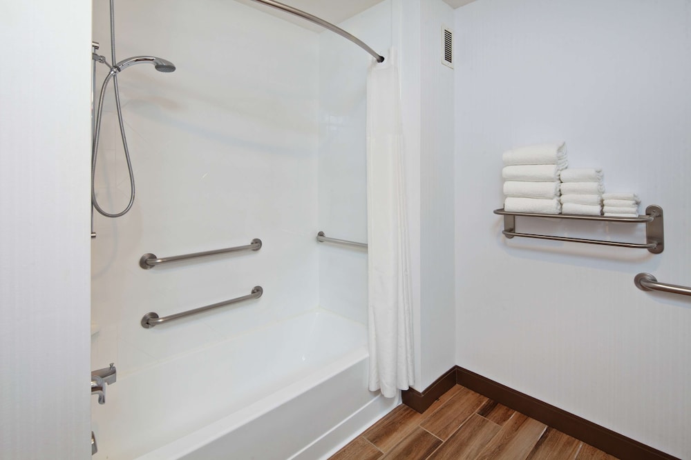 Hampton Inn & Suites Chino Hills - photo 14
