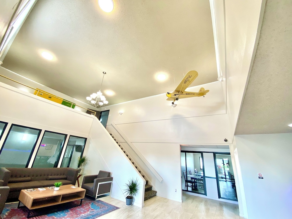 Super 8 by Wyndham Oshkosh Airport - featured photo