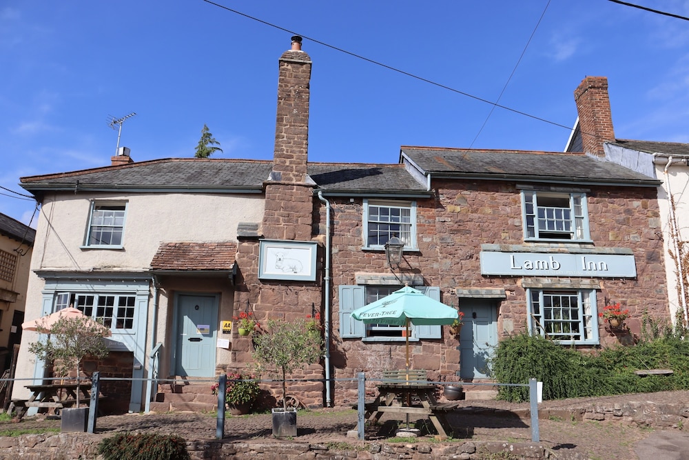 The Lamb Inn — hotel in Crediton