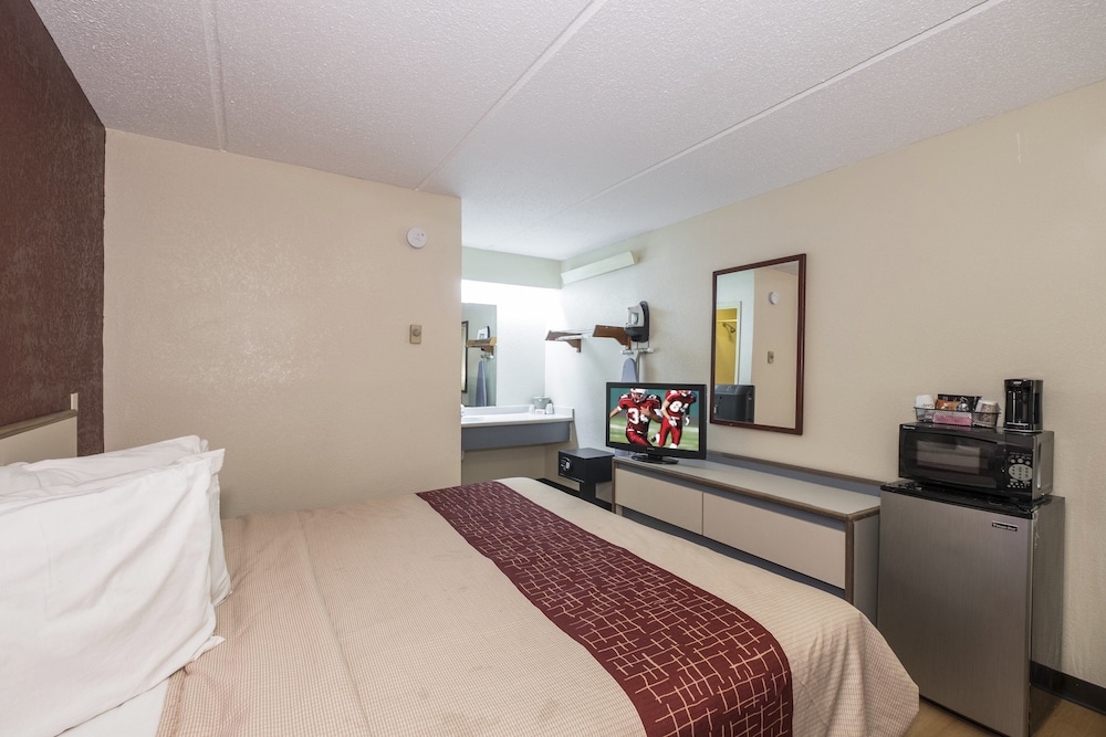 Red Roof Inn Atlanta Norcross - photo 14