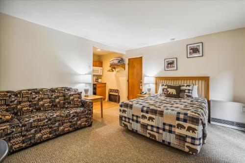 Cedarbrook Queen Studio 107 - carbon neutral hotel in Unknown City