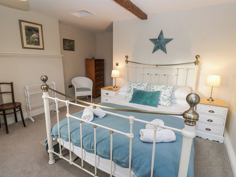 Cherry Tree Cottage — Bingley — photo 3