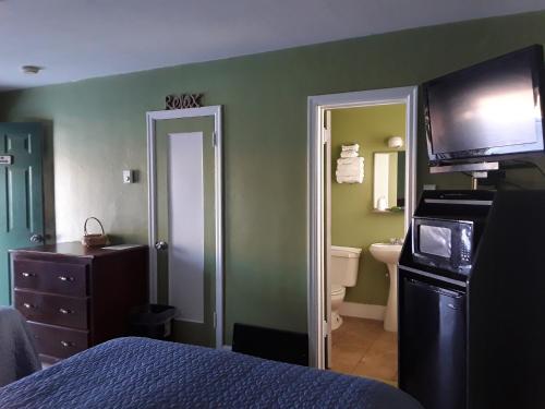 Eddy's Motel - photo 7