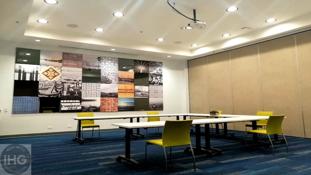 Holiday Inn Express & Suites Ensenada Centro by IHG