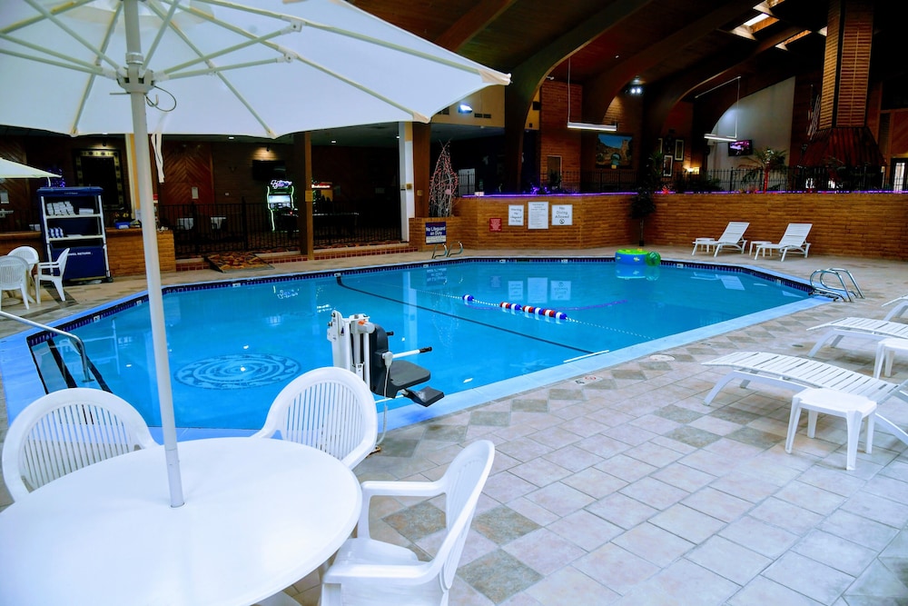 Douglas Inn & Conference Center - photo 6