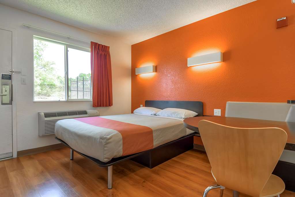 Motel 6 San Diego CA North - photo 11