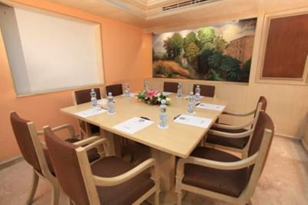Meeting facility