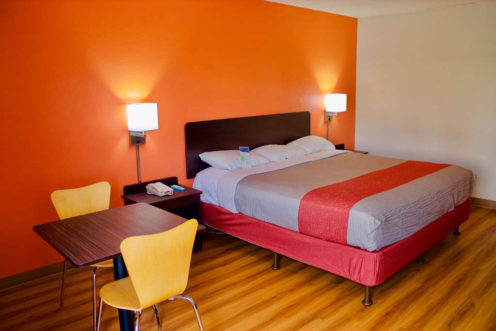 Motel 6 New Stanton PA - photo 15