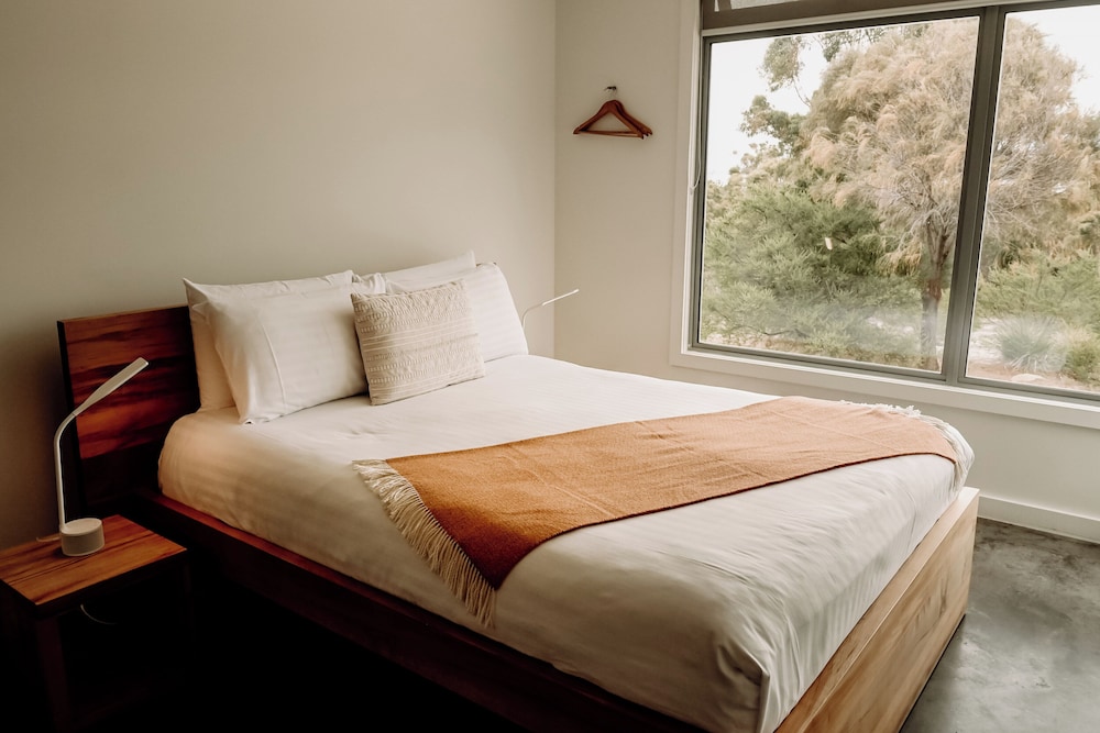 Aplite House — Coles Bay — photo 4
