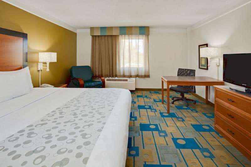 La Quinta Inn & Suites by Wyndham St. Pete Clearwater Airpt - photo 16
