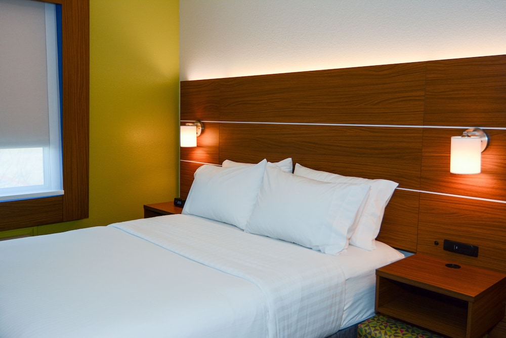 Holiday Inn Express & Suites New Boston by IHG - photo 9