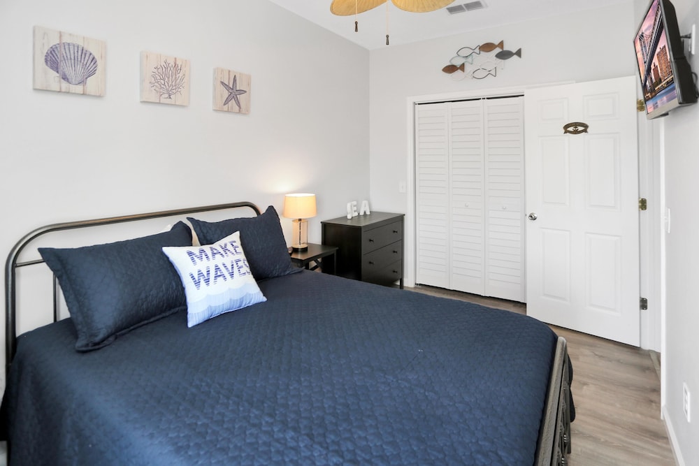 Set Sail at 5 by Pristine Properties Vacation Rentals — 4-Star Luxury Hotel in Mexico Beach, United States