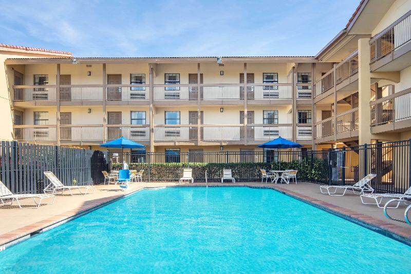 Baymont Inn and Suites MariettaAtlanta North - photo 21