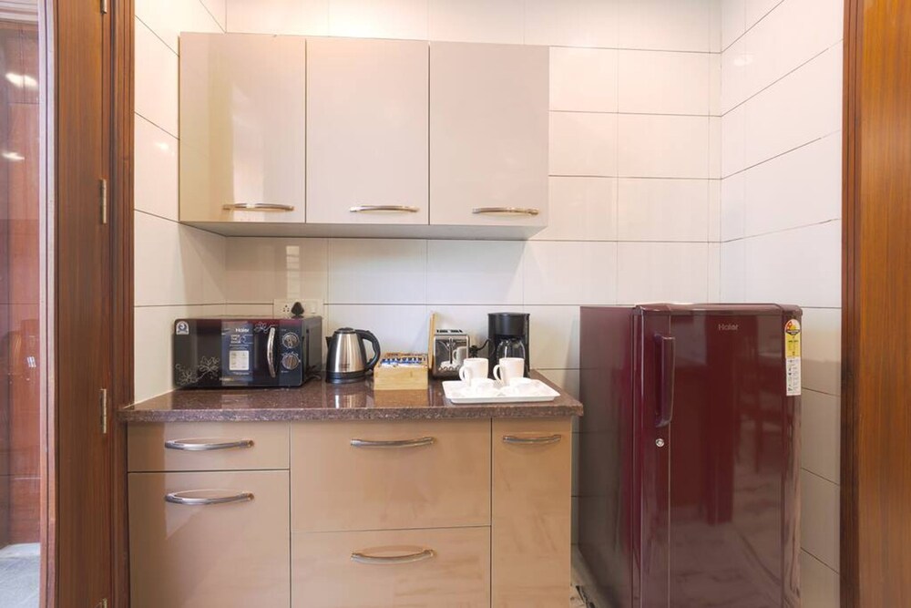 Modern City Service Apartment