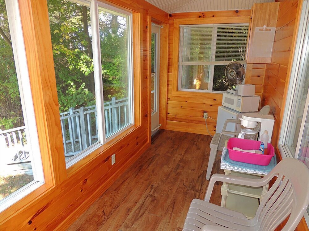 West Winds Motel & Cottages - photo 12