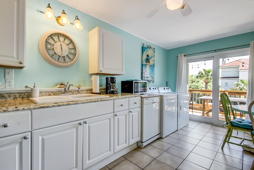 Beach Vacation Walkable to Dining&Shopping Unit B - photo 7
