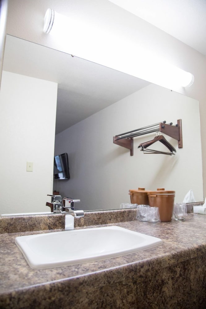 The Shelby Inn - photo 16