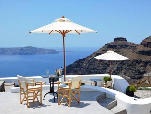 Stefani Suites - carbon neutral hotel in Fira