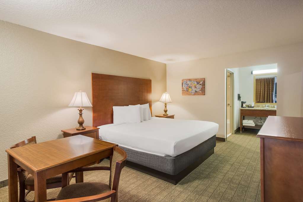 Econo Lodge Vidalia - photo 8