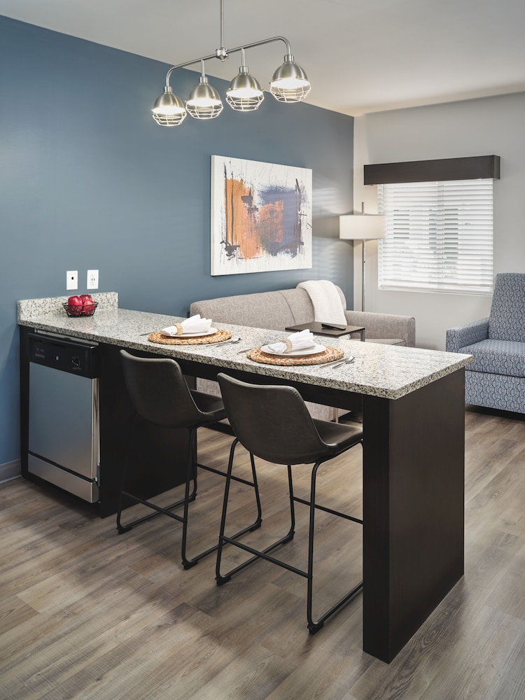 stayAPT Suites Charlotte North - photo 6
